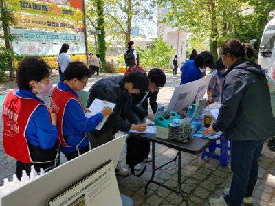 [캠페인] 에이즈 바로알기 캠페인 실시_홍익대학교 제1공학관 앞